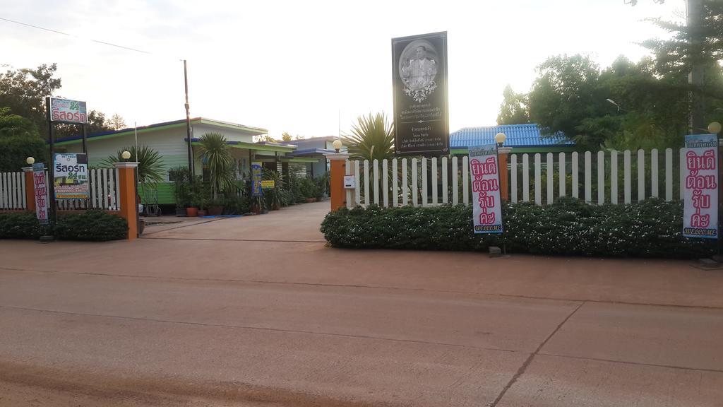 Hi Tech Resort Kabin Buri Extérieur photo