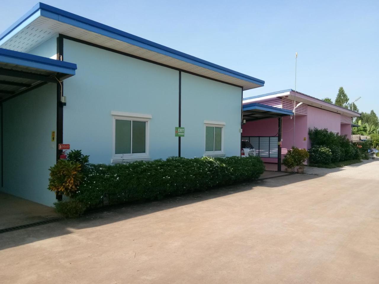 Hi Tech Resort Kabin Buri Extérieur photo