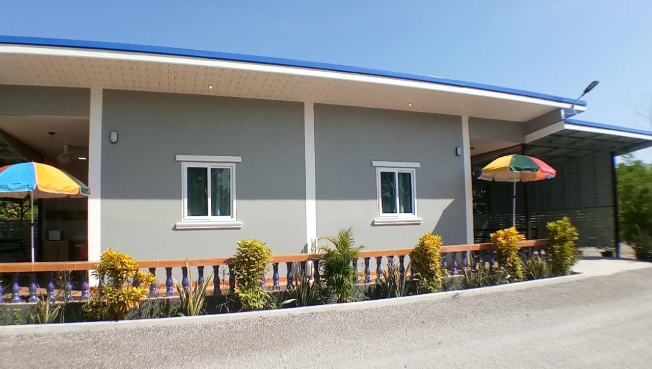 Hi Tech Resort Kabin Buri Extérieur photo