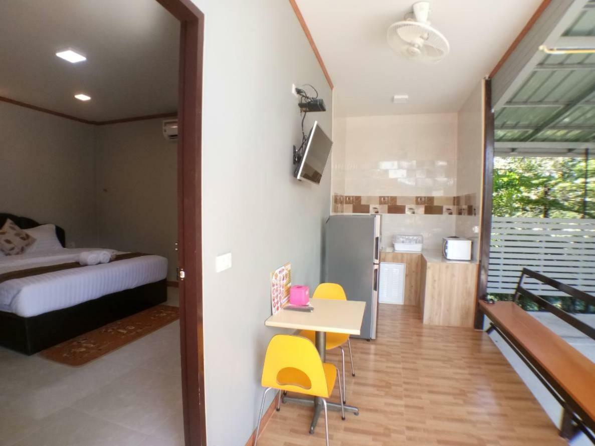 Hi Tech Resort Kabin Buri Extérieur photo