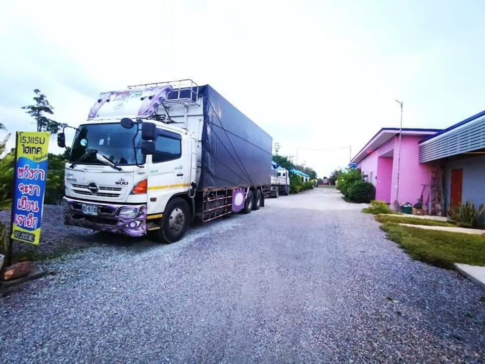 Hi Tech Resort Kabin Buri Extérieur photo